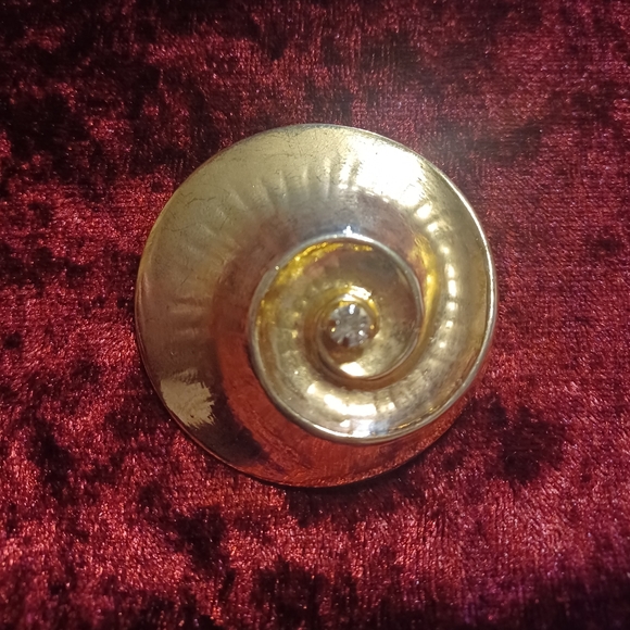 Shell Brooch Goldtone & One Rhinestone - Picture 2 of 8